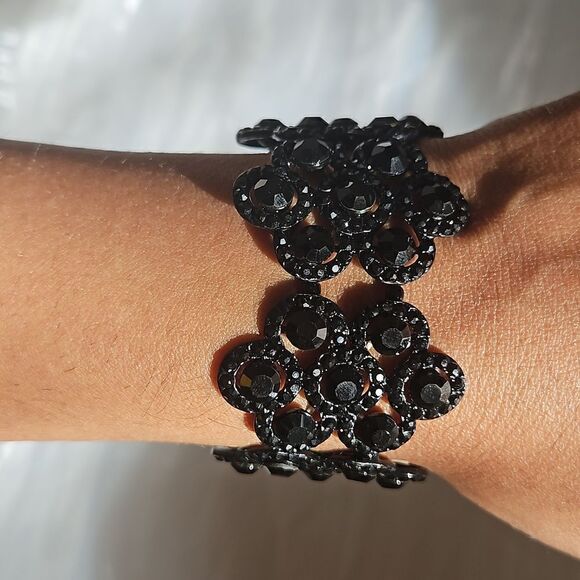 Bitter & Sweet Floral Beaded Elastic String Bracelet 7 Inch Black - Picture 3 of 16